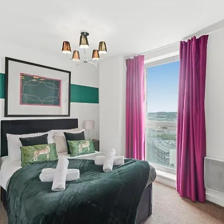 Duplex Penthouse In Leeds - Sleeps 4 * ليدز