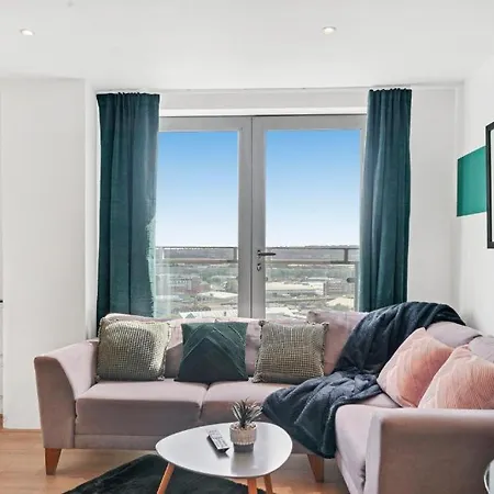 Duplex Penthouse In Leeds - Sleeps 4 *