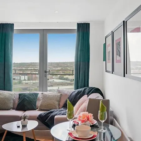 Duplex Penthouse In Leeds - Sleeps 4 *